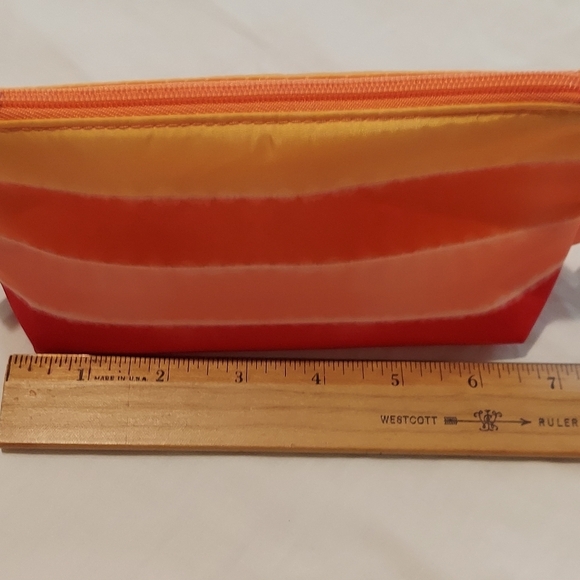 Clinique Travel Size Products In Cosmetic Bag Carry Pouch - 5 Piece Set  NWT - Picture 3 of 4